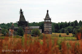 Seltso. The complex of the сhurch of the Exaltation of Cross (1808–1880) and St. Elijah сhurch (1799).