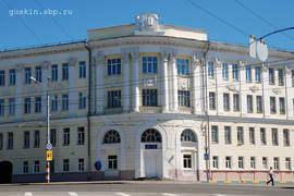 Nizhny Novgorod. The building of the Grammar school #1 (former Deulin's hotel; beginning of 19 c., reconstrution of 1950th).