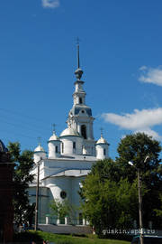 Kineshma. The Dormition cathedral (1745) and the bell tower (1798).